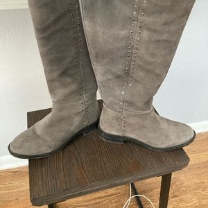 Cute Gray Suede Boots
